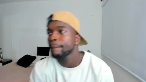 Snapshot of dylantaylor_1 chatting on March 2, 2025, 3:45 am Dylan Taylor online show from March 2, 2025, 3:45 am