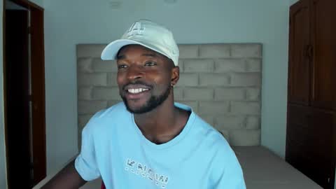 Snapshot of dylantaylor_1 chatting on November 7, 2025, 11:54 am Dylan Taylor online show from November 7, 2025, 11:54 am