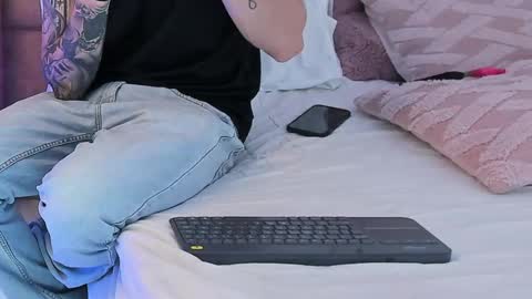 Snapshot of dylanwhite23 chatting on March 11, 2025, 3:26 am ---DYLAN--- online show from March 11, 2025, 3:26 am