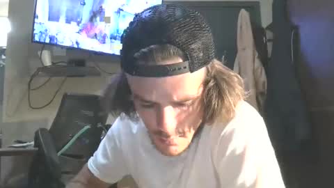 Snapshot of dylp400 chatting on November 3, 2025, 8:04 am dylp400 online show from November 3, 2025, 8:04 am