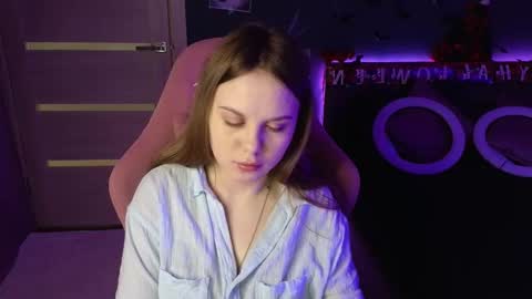 Snapshot of dyna_bae chatting on October 31, 2025, 2:45 am Dyna online show from October 31, 2025, 2:45 am