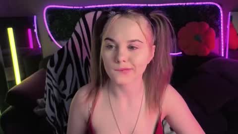 Snapshot of dyna_bae chatting on November 25, 2025, 9:20 am Dyna online show from November 25, 2025, 9:20 am