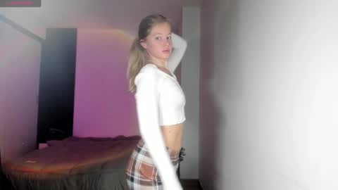 fansly - yourbestbaby online show from December 26, 2024, 2:22 am