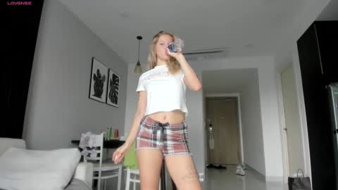 fansly - yourbestbaby online show from January 9, 2025, 2:22 am