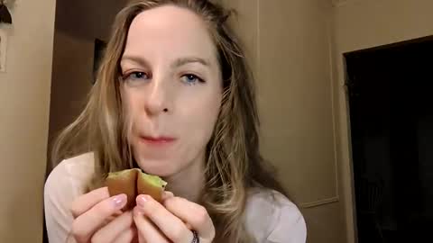 Snapshot of eager_sweetheart chatting on April 29, 2026, 8:48 pm eager_sweetheart online show from April 29, 2026, 8:48 pm