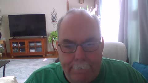 Snapshot of earl52 chatting on January 26, 2025, 5:23 pm earl52 online show from January 26, 2025, 5:23 pm