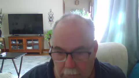 Snapshot of earl52 chatting on March 11, 2025, 5:57 pm earl52 online show from March 11, 2025, 5:57 pm