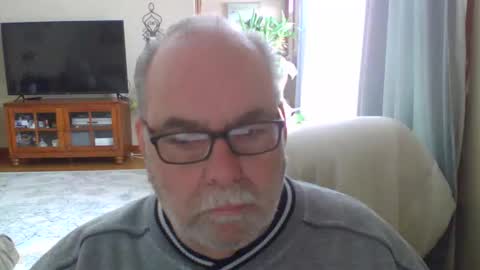 Snapshot of earl52 chatting on March 1, 2026, 5:04 pm earl52 online show from March 1, 2026, 5:04 pm