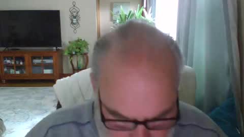 Snapshot of earl52 chatting on March 31, 2026, 5:46 pm earl52 online show from March 31, 2026, 5:46 pm