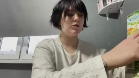 Snapshot of earthascritchfield chatting on April 9, 2026, 3:17 pm Rina online show from April 9, 2026, 3:17 pm