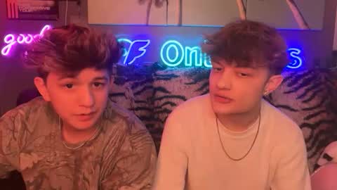 Snapshot of eastinwestin chatting on March 3, 2026, 9:15 am eastinwestin online show from March 3, 2026, 9:15 am