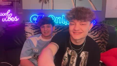 Snapshot of eastinwestin chatting on March 8, 2026, 7:56 am eastinwestin online show from March 8, 2026, 7:56 am