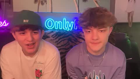 Snapshot of eastinwestin chatting on March 10, 2026, 6:18 am eastinwestin online show from March 10, 2026, 6:18 am