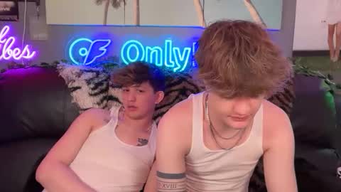 Snapshot of eastinwestin chatting on March 11, 2026, 7:25 am eastinwestin online show from March 11, 2026, 7:25 am