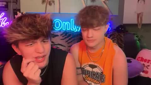 Snapshot of eastinwestin chatting on April 1, 2026, 7:53 am eastinwestin online show from April 1, 2026, 7:53 am