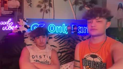 Snapshot of eastinwestin chatting on April 2, 2026, 7:17 am eastinwestin online show from April 2, 2026, 7:17 am