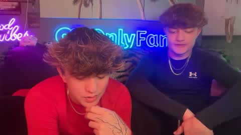 Snapshot of eastinwestin chatting on April 4, 2026, 7:39 am eastinwestin online show from April 4, 2026, 7:39 am