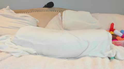 Snapshot of eatmygingersnapps chatting on December 18, 2024, 7:41 pm Allison online show from December 18, 2024, 7:41 pm