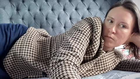 Nadia Ferreira  online show from September 11, 2025, 9:20 am