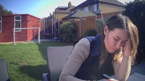 Nadia Ferreira  online show from March 3, 2026, 11:05 am