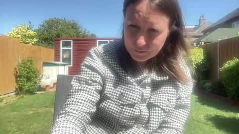 Nadia Ferreira  online show from April 22, 2026, 12:28 pm