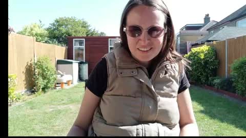 Nadia Ferreira  online show from April 27, 2026, 9:18 am