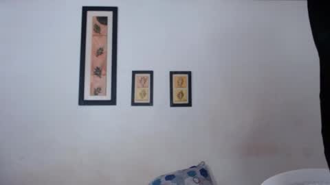 Snapshot of ebanoymarfil2 chatting on December 3, 2025, 5:59 am Laraand Drake online show from December 3, 2025, 5:59 am