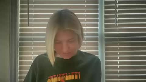 Snapshot of ebony8ivory chatting on October 17, 2025, 12:08 pm americnbarbie online show from October 17, 2025, 12:08 pm