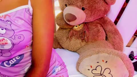 Snapshot of ebony_beautifull chatting on January 29, 2025, 1:48 am Luci online show from January 29, 2025, 1:48 am