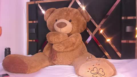 Snapshot of ebony_beautifull chatting on February 27, 2025, 1:59 am Luci online show from February 27, 2025, 1:59 am