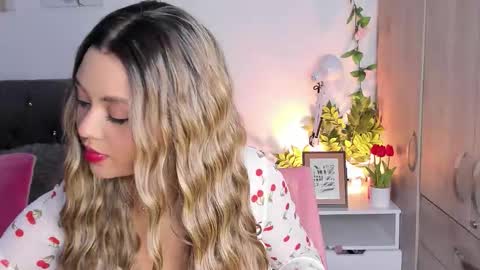 Snapshot of ebony_curly2 chatting on October 16, 2025, 2:34 am isa online show from October 16, 2025, 2:34 am