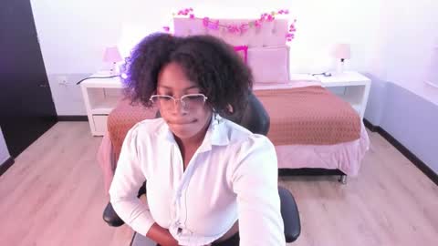 ebony_fantasy2 online show from September 19, 2025, 12:17 pm