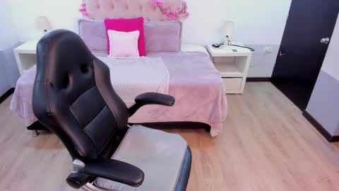 ebony_fantasy2 online show from November 5, 2025, 11:32 am