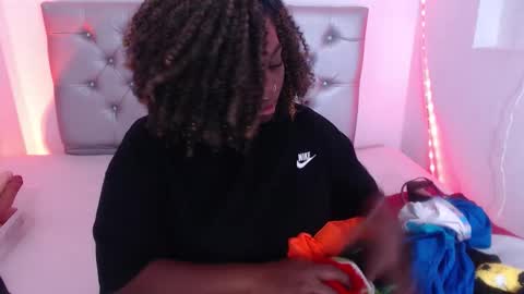 LINA  online show from September 28, 2025, 3:34 am