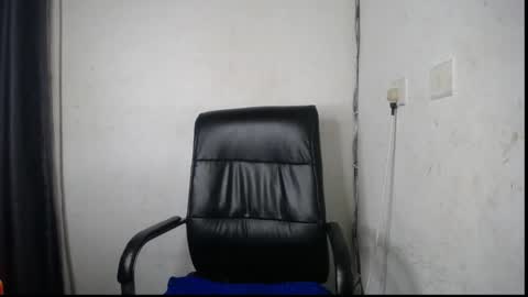 Snapshot of ebony_petitegirl chatting on June 8, 2026, 8:20 pm Lilly online show from June 8, 2026, 8:20 pm