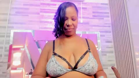 Snapshot of ebony_priincess chatting on May 27, 2026, 1:57 am Valery online show from May 27, 2026, 1:57 am