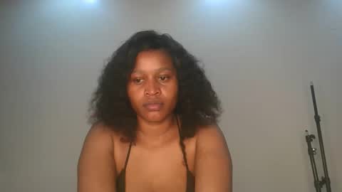 Snapshot of ebony_squiter chatting on December 14, 2025, 9:47 am Ebony squiter online show from December 14, 2025, 9:47 am