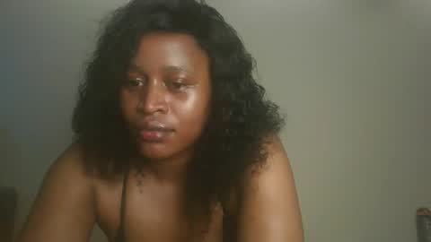 Snapshot of ebony_squiter chatting on December 16, 2025, 10:53 am Ebony squiter online show from December 16, 2025, 10:53 am