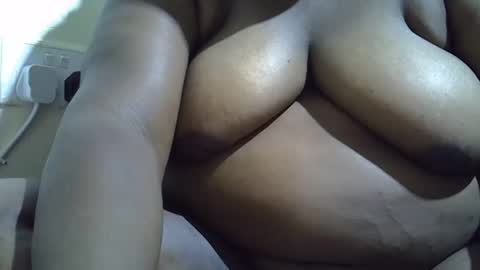 Snapshot of ebonybbw_3 chatting on November 10, 2025, 6:29 pm Sweet gul online show from November 10, 2025, 6:29 pm