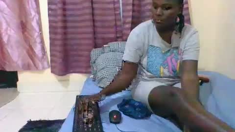 Snapshot of ebonyblack28 chatting on November 28, 2025, 11:24 am MELVINE online show from November 28, 2025, 11:24 am