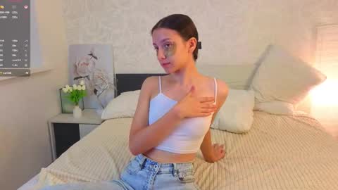 Snapshot of ebonyleibenstein chatting on September 17, 2025, 3:08 am Milly online show from September 17, 2025, 3:08 am