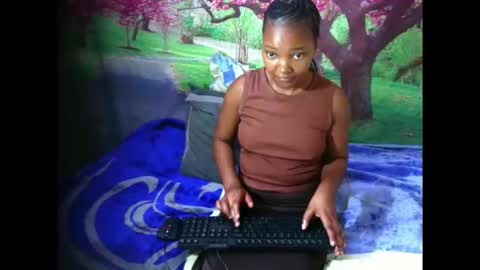 Snapshot of ebonysativa chatting on May 4, 2026, 5:47 am ebonysativa online show from May 4, 2026, 5:47 am