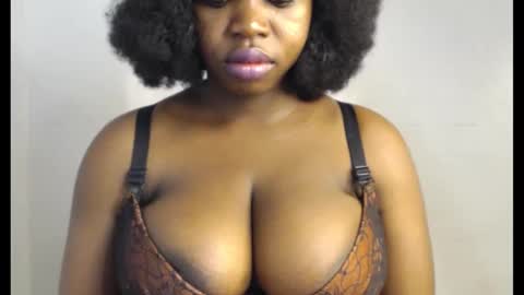 Snapshot of ebonyx_dripqueen chatting on November 17, 2025, 6:41 am Loveth online show from November 17, 2025, 6:41 am