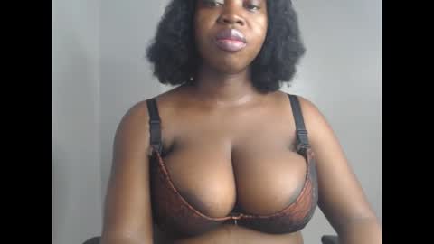 Snapshot of ebonyx_dripqueen chatting on November 24, 2025, 7:19 am Loveth online show from November 24, 2025, 7:19 am