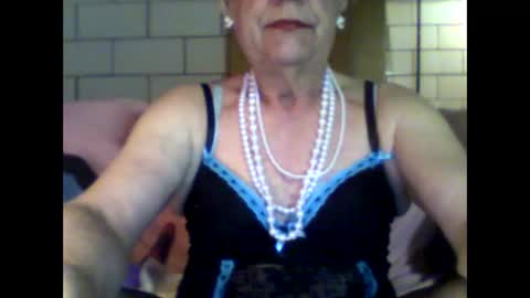 eddie595959 online show from April 1, 2026, 9:54 am