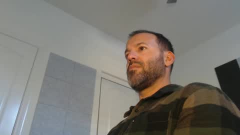 Snapshot of edge_masters chatting on December 24, 2024, 11:22 pm EdgeM online show from December 24, 2024, 11:22 pm