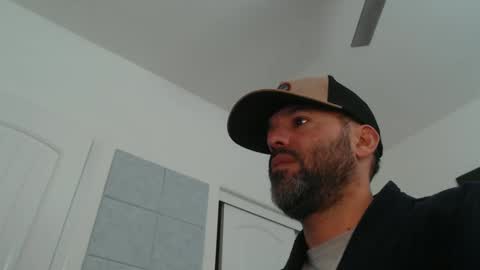 Snapshot of edge_masters chatting on January 1, 2025, 4:07 pm EdgeM online show from January 1, 2025, 4:07 pm