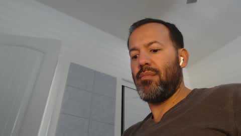 Snapshot of edge_masters chatting on January 3, 2025, 10:08 pm EdgeM online show from January 3, 2025, 10:08 pm