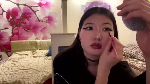 Snapshot of edinabluett chatting on May 20, 2026, 6:25 pm Eri online show from May 20, 2026, 6:25 pm