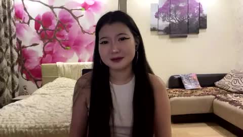 Snapshot of edinabluett chatting on June 12, 2026, 6:18 pm Eri online show from June 12, 2026, 6:18 pm